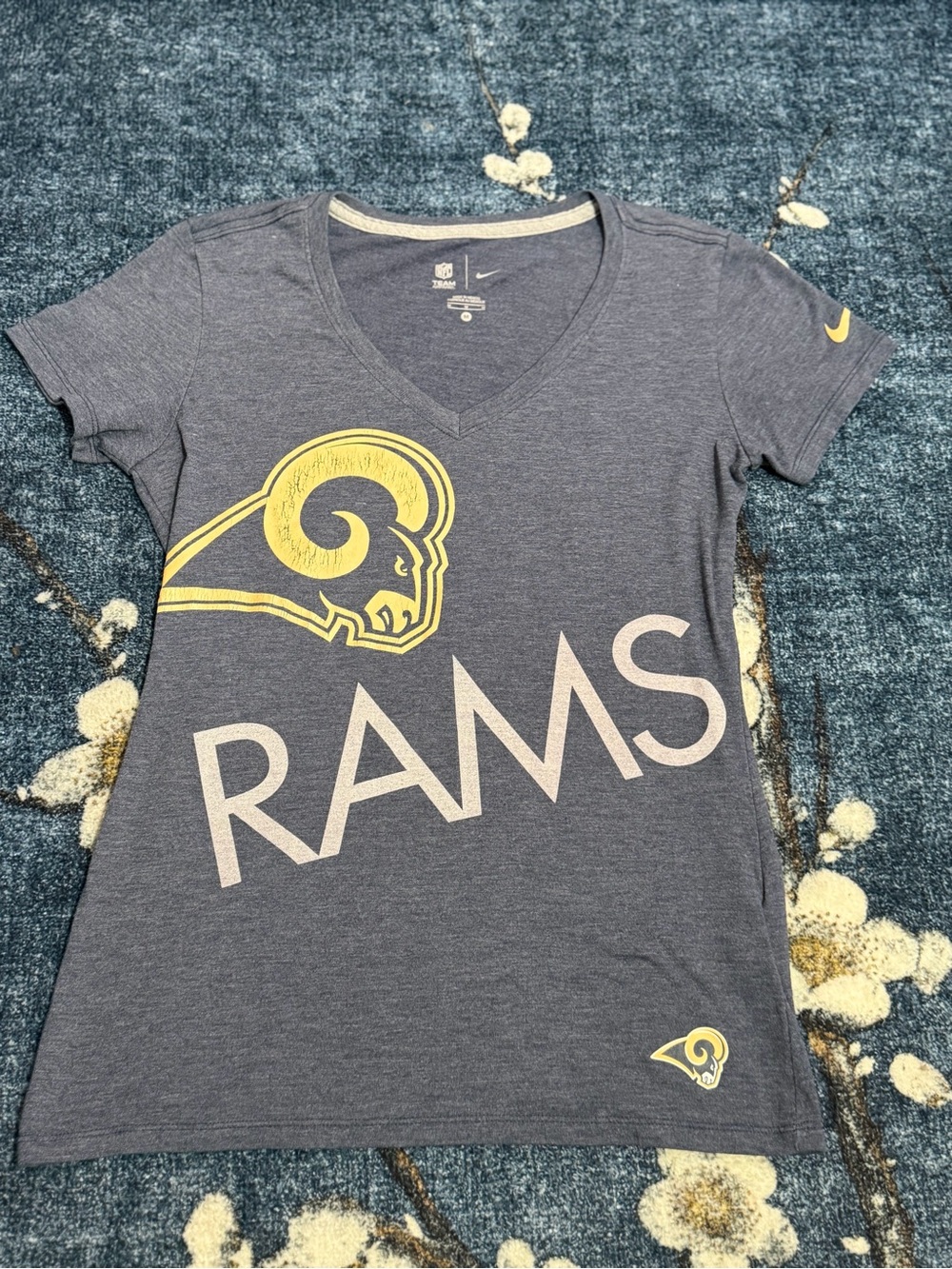 Nike Los Angeles Rams Women's V-Neck Tee - Heather Gray with Yellow Logo
